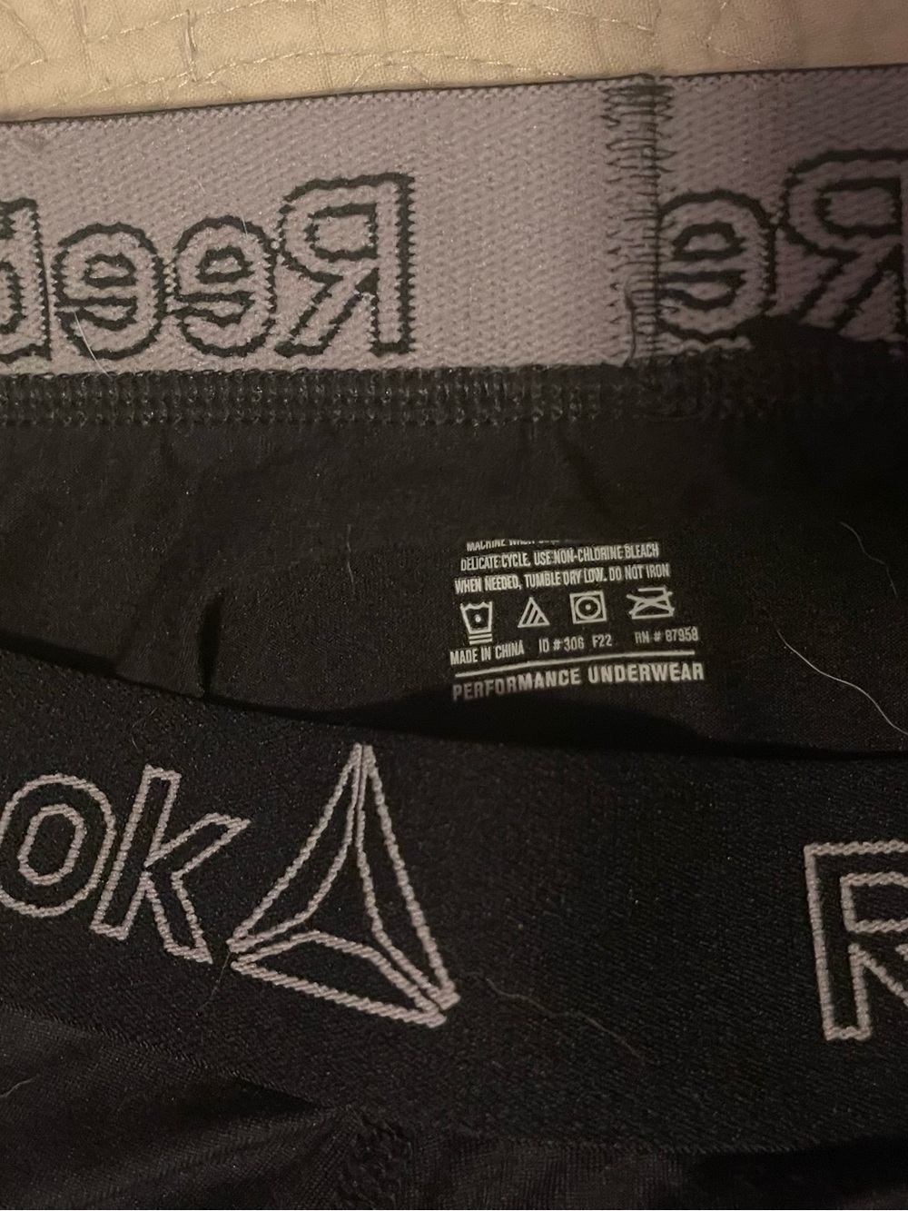 Black Reebok performance compression legging (M) - Picture 3 of 3